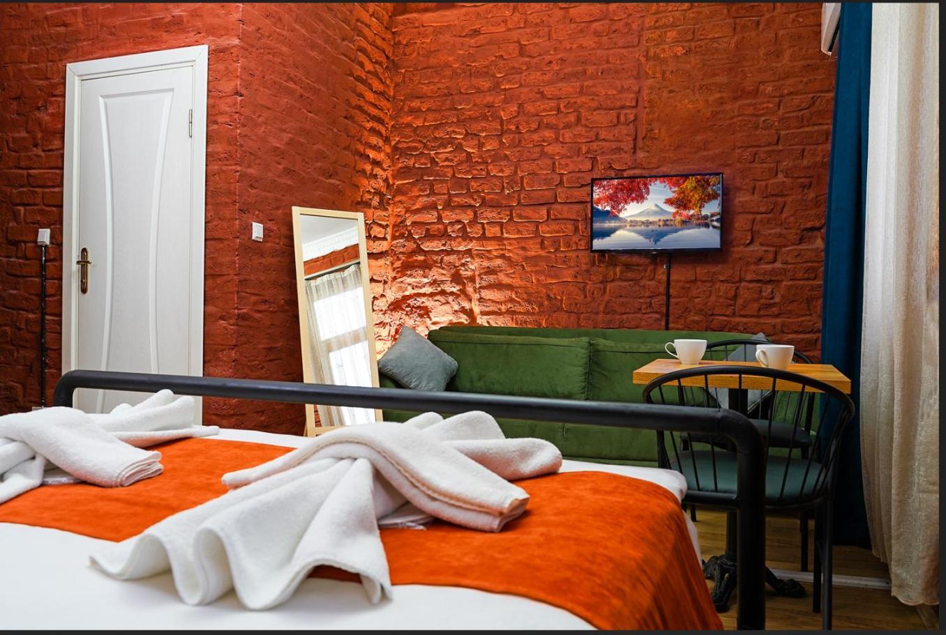White Bolshoi Rooms, Istanbul